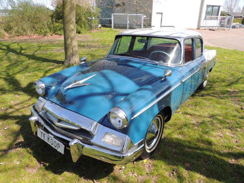 Studebaker Champion с самолётом на капоте