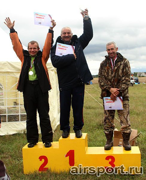 ПЕРВЫЕ соревнования среди аэрошютов 2011